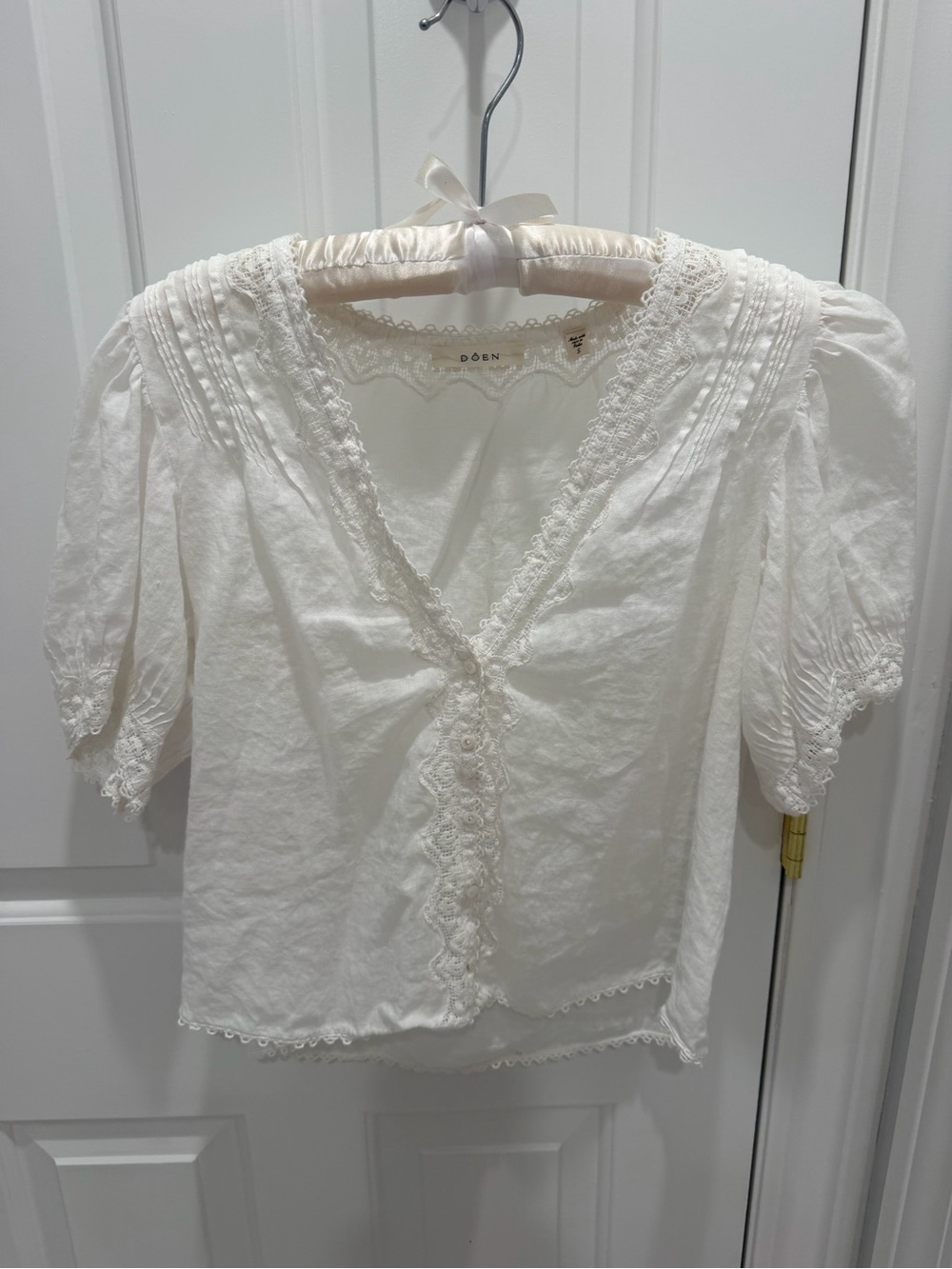 Doen White Eyelet Lace V-Neck Puff Sleeve Top - Picture 5 of 7